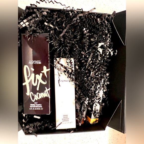 Mac cosmetics set - Picture 1 of 7